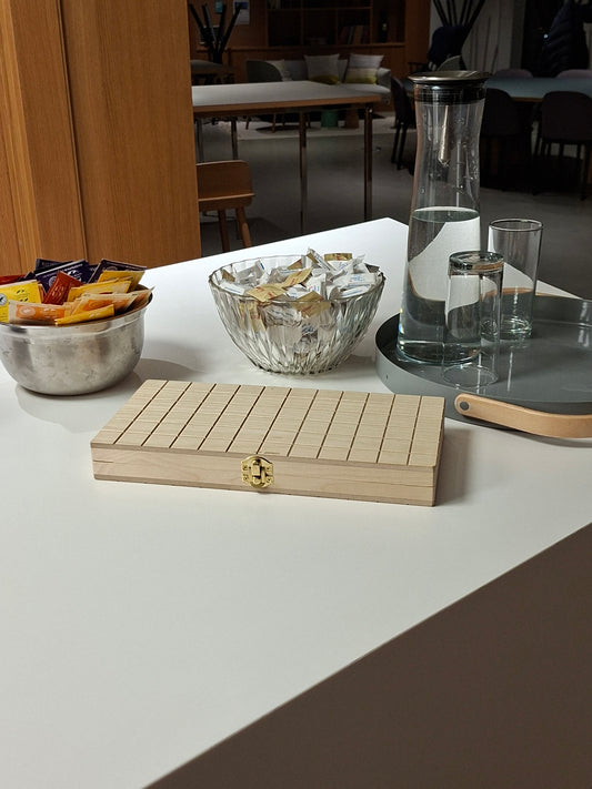 Dekorationslåda med spel fem i rad!